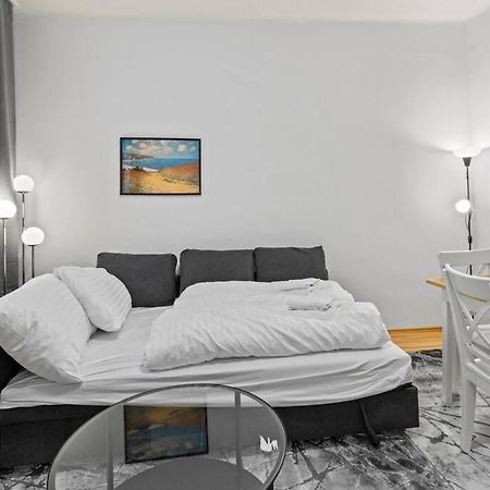 Modern Apartment Close To Center - 2Br Вена Экстерьер фото