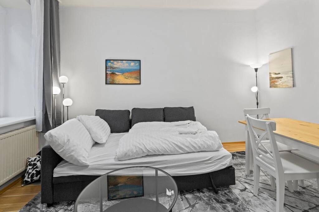 Modern Apartment Close To Center - 2Br Вена Экстерьер фото