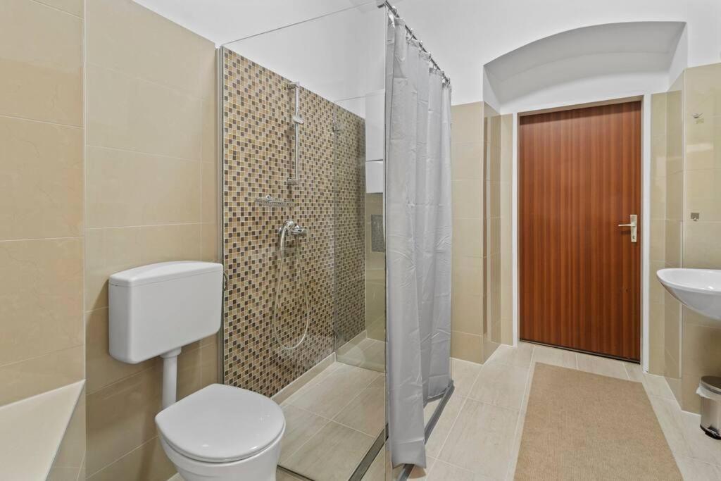Modern Apartment Close To Center - 2Br Вена Экстерьер фото