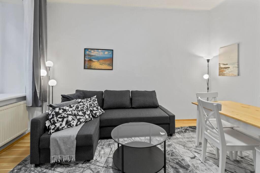 Modern Apartment Close To Center - 2Br Вена Экстерьер фото